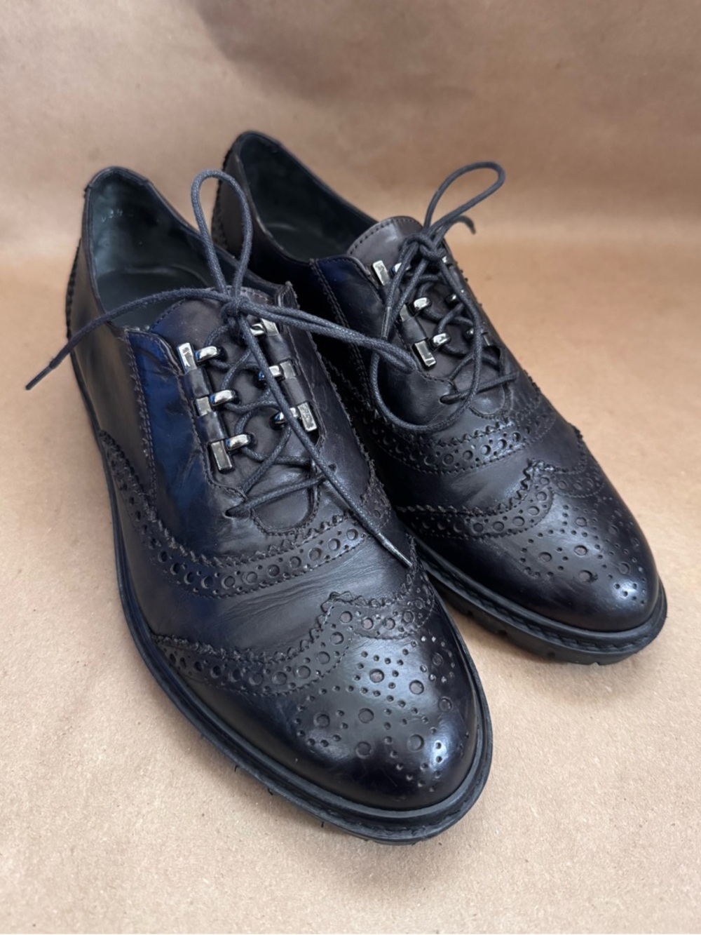 Stuart Weitzman Laddie Wingtip Lug Sole Black Leather Brogues. Size 6